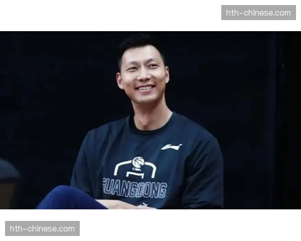 易建联新春通过视频向球迷送祝福，篮球名宿退役后专注青训事业