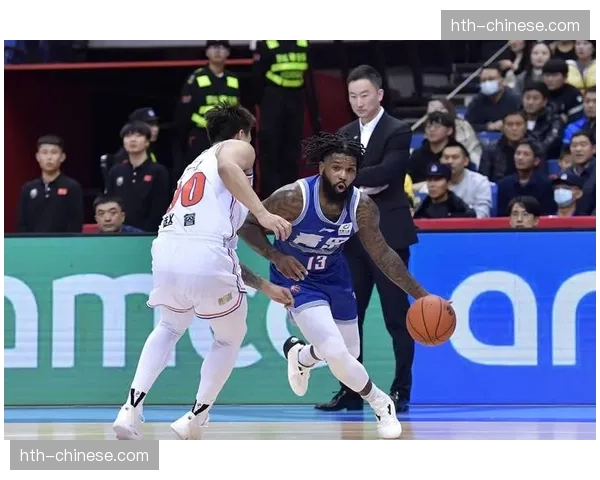 辽宁力克新疆，外媒关注杨瀚森表现，多支欧洲球队球探现场观战